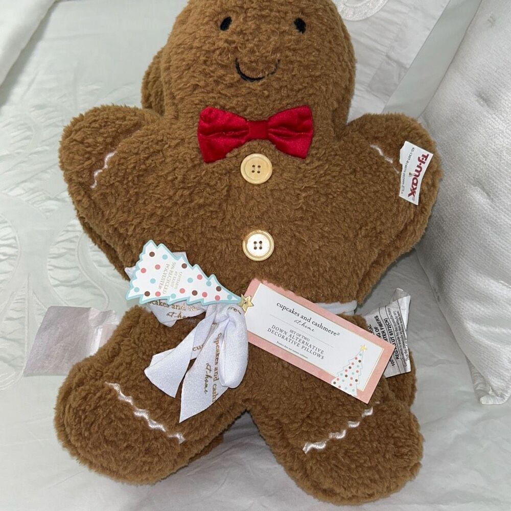 Cupcakes & cashmere viral gingerbread boy gingerbread girl Sherpa pillow set